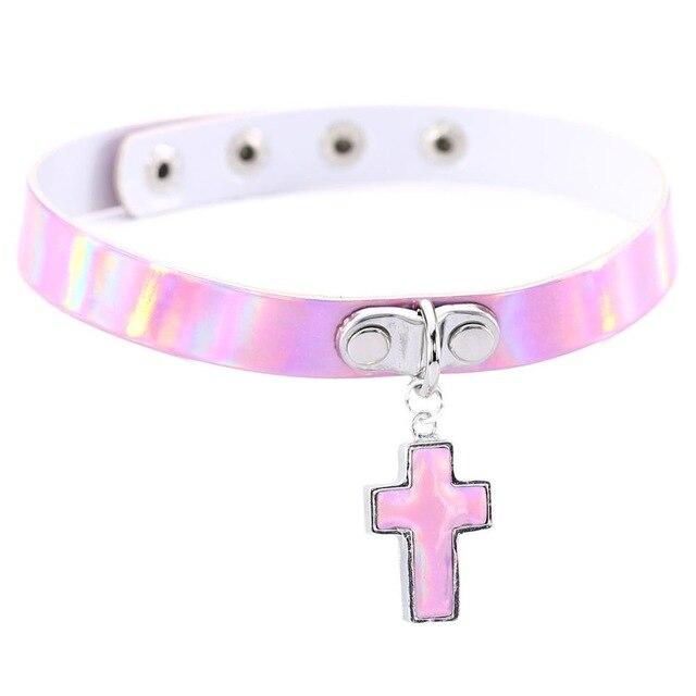 Collier Holographique Croix Gothique