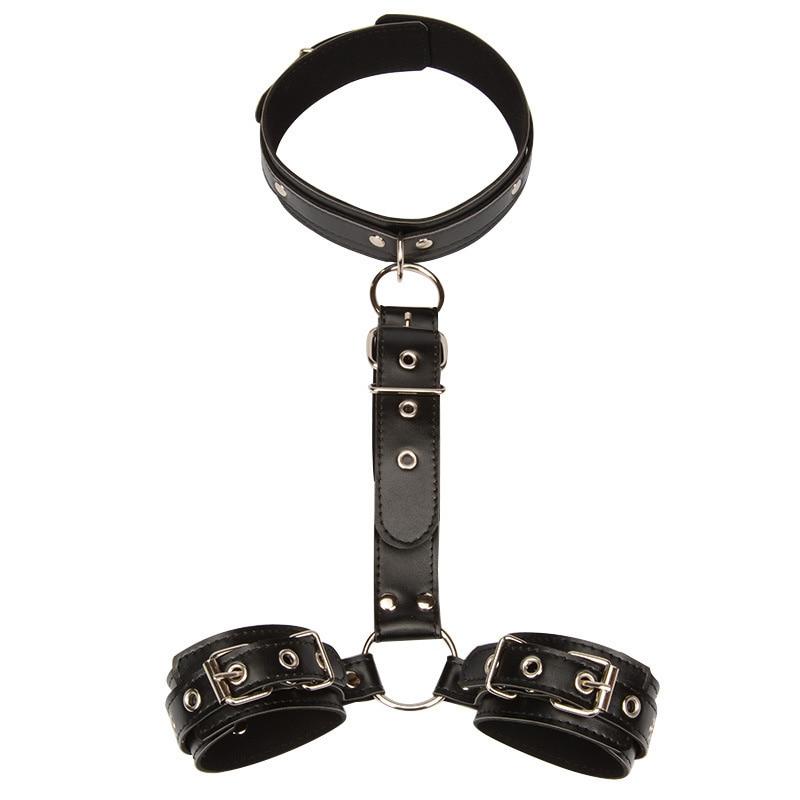 Menottes & collier en cuir