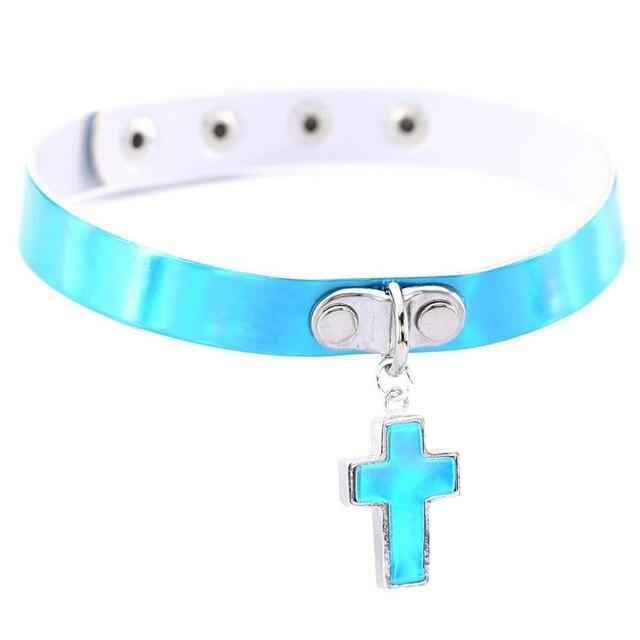 Collier Holographique Croix Gothique